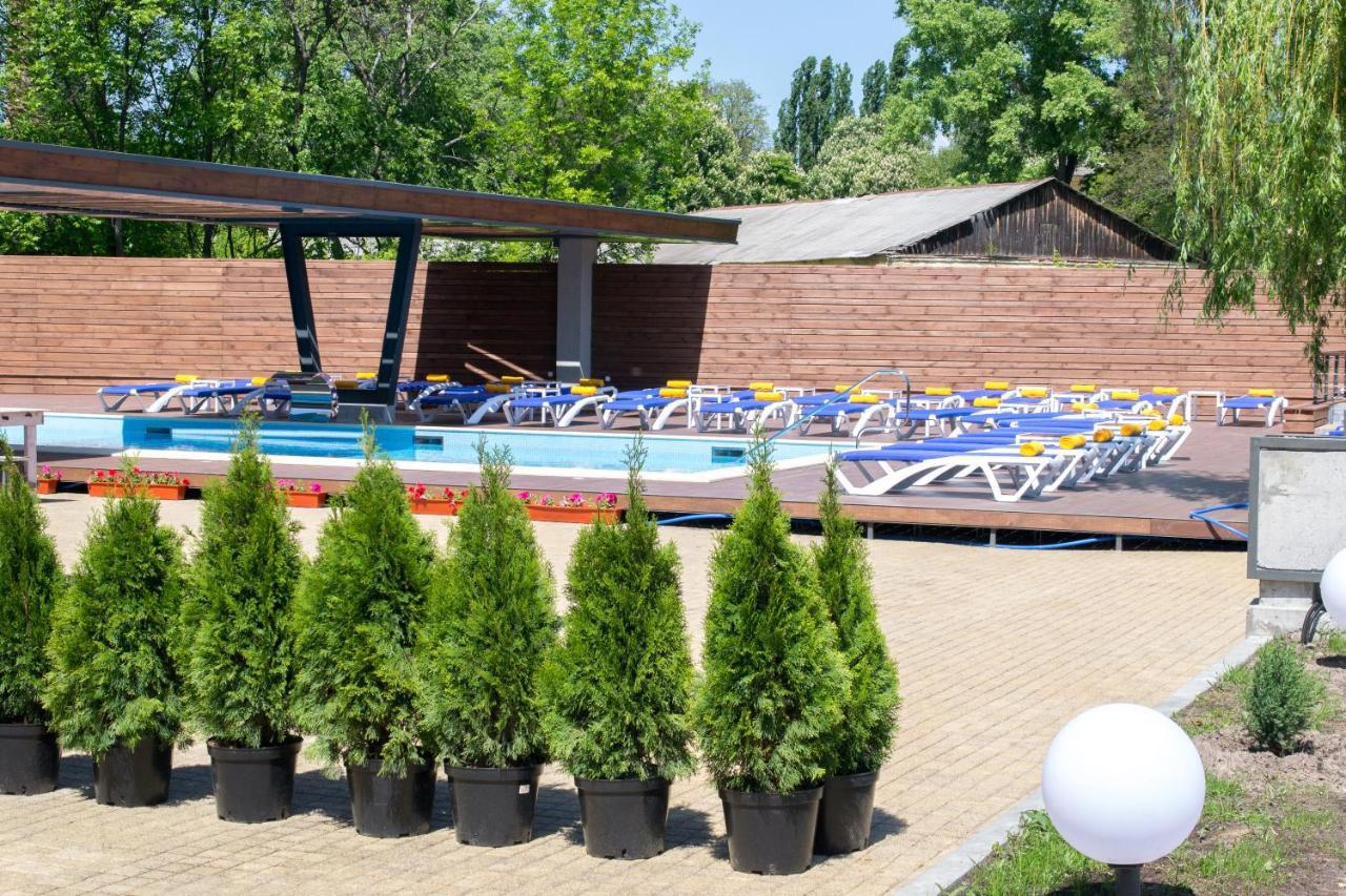 Riverside- Hotel And Mice Tsjernihiv Buitenkant foto