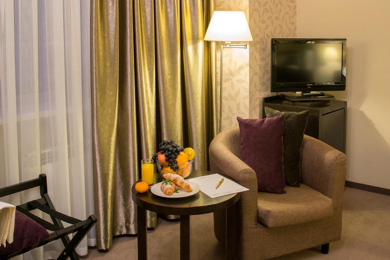 Riverside- Hotel And Mice Tsjernihiv Kamer foto